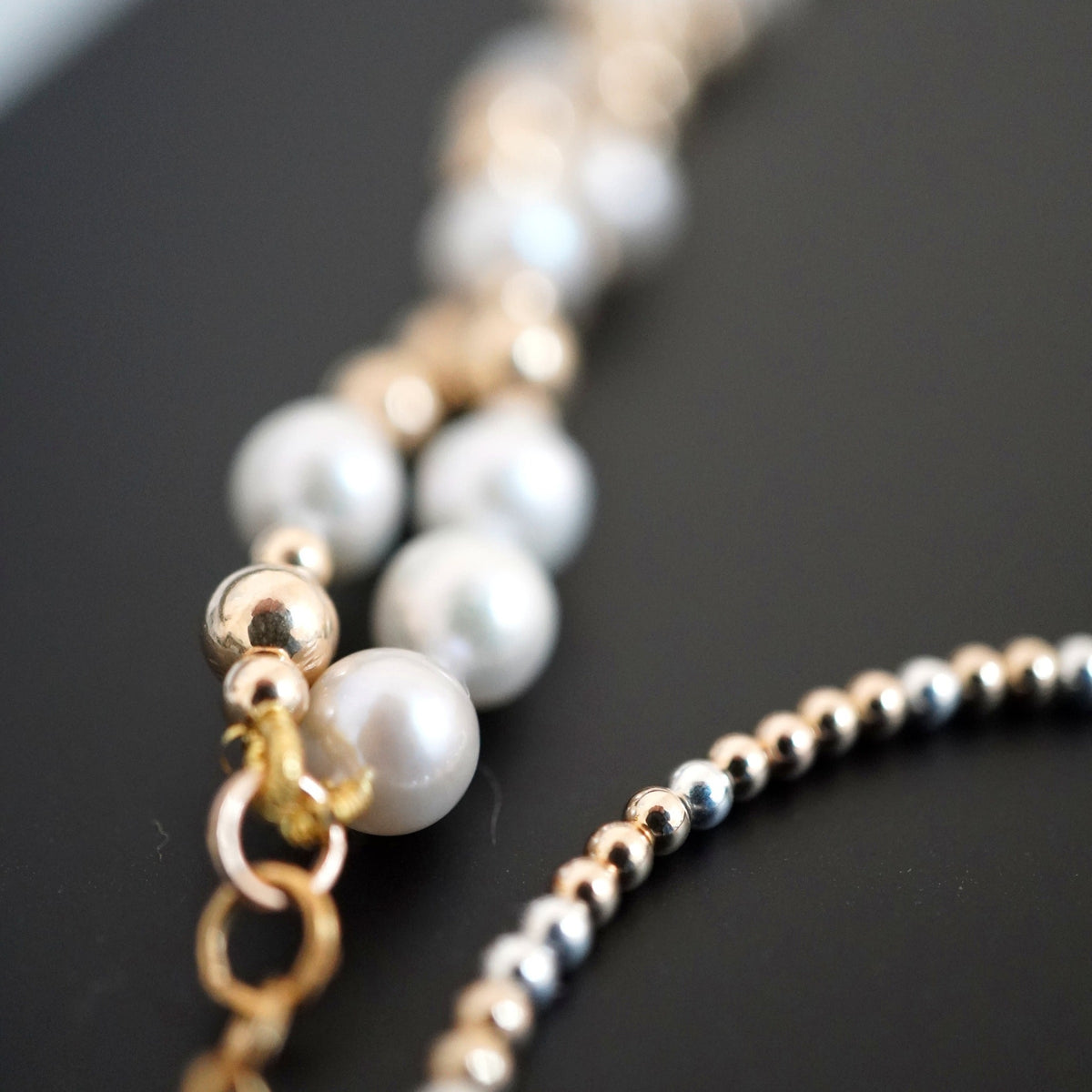 Twisted Pearl and Gold DNA Profile Bracelet, close up of the strand