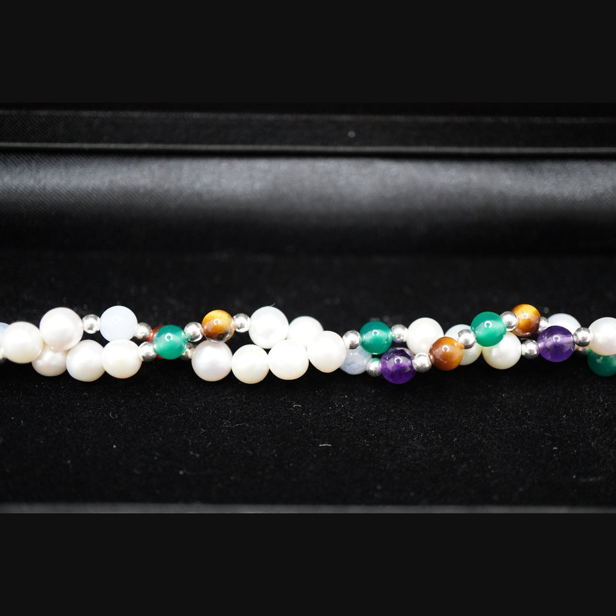 Twisted Pearl DNA Profile Bracelet, close up of the strand