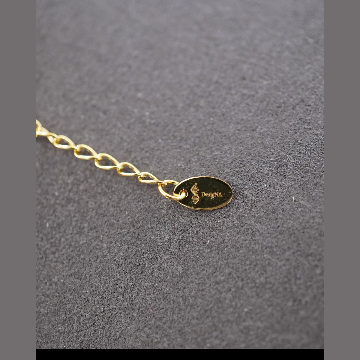 The DesigNA tag with the double helix mark, finishing the extension chain