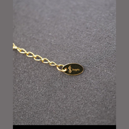 The DesigNA tag with the double helix mark, finishing the extension chain
