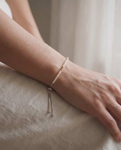 Gentle product motion of the piece being worn