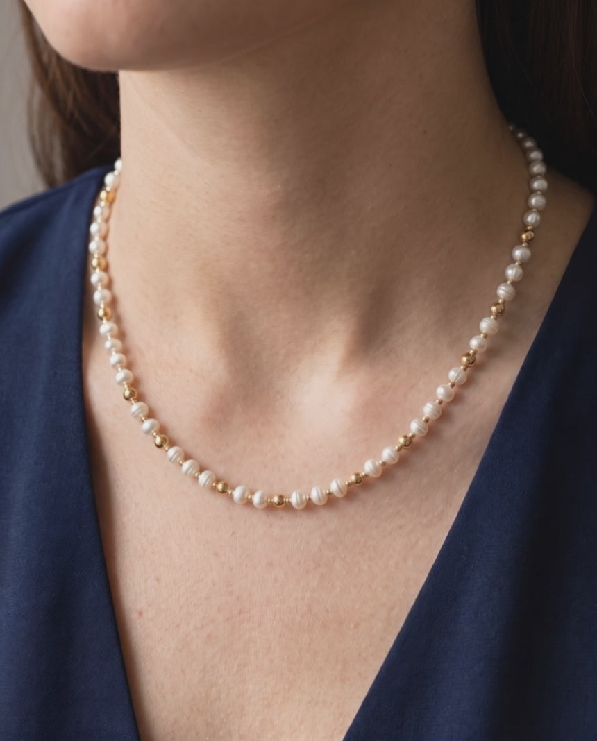 Gentle product motion of the piece being worn