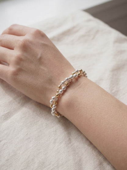 Gentle product motion of the piece being worn