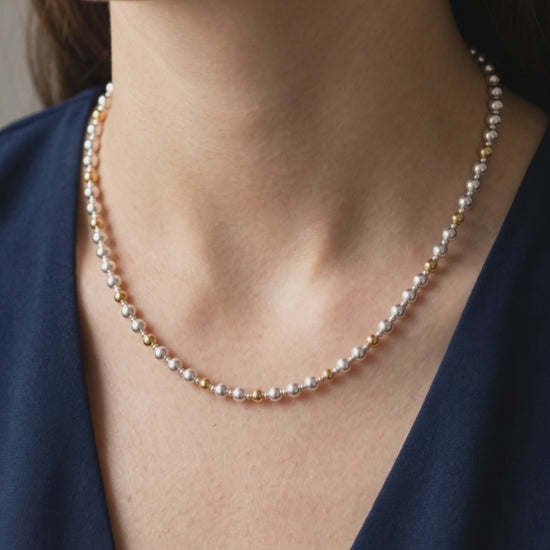 Gentle product motion of the piece being worn