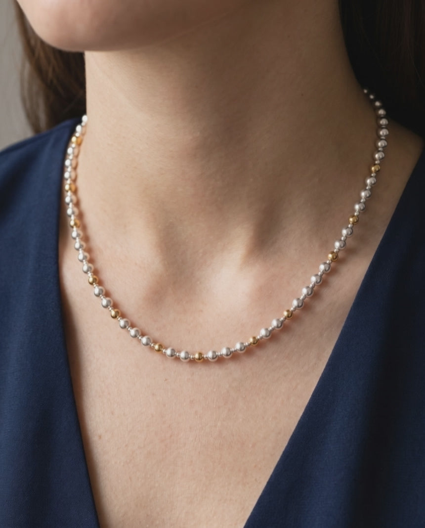 Gentle product motion of the piece being worn