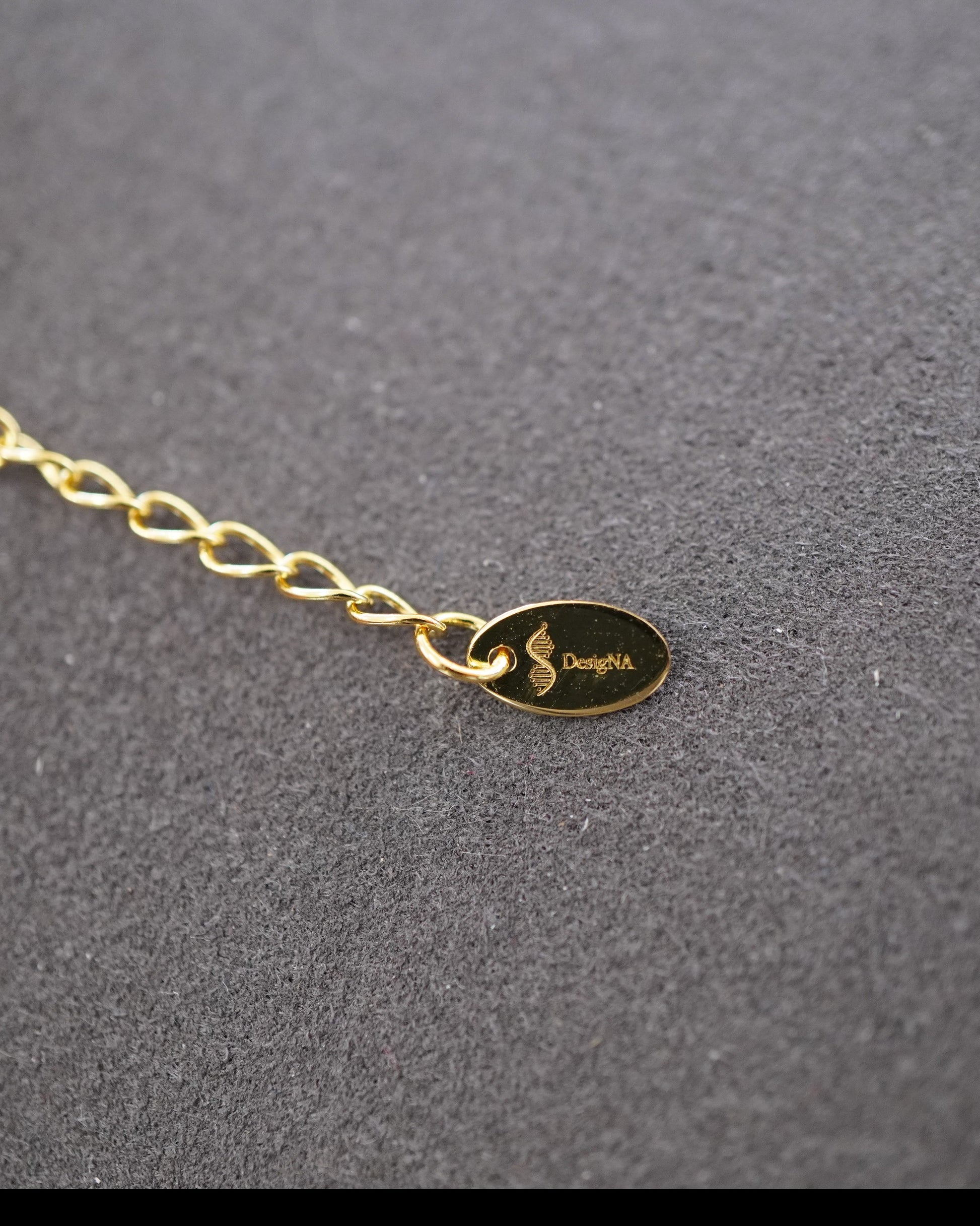 The DesigNA tag with the double helix mark, finishing the extension chain